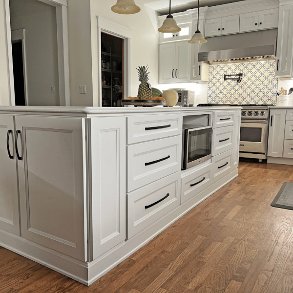 White Shaker cabinet finish